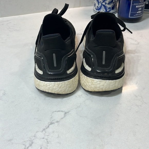 Women’s Adidas Ultraboost - Picture 4 of 7